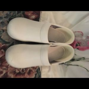 dansko 38 Us 8 nursing shoes